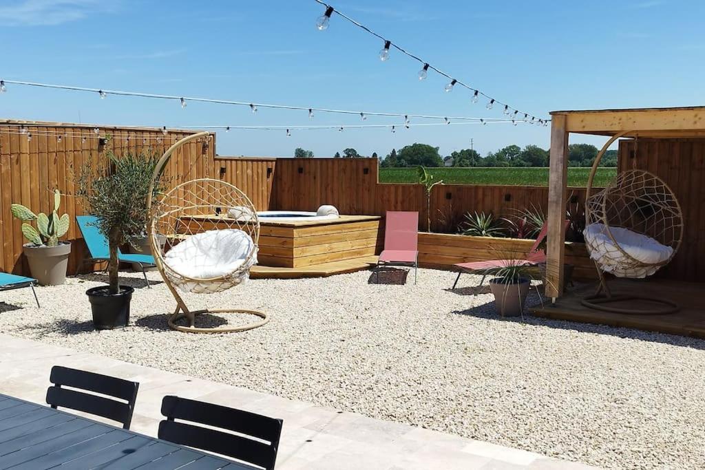 Chalet Industriel Avec Filet Et Spa Sorigny Exterior foto